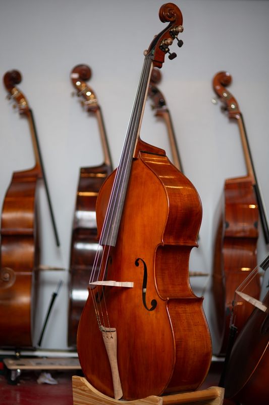 Rumensk kontrabass (3/4) med fiolinhjørner